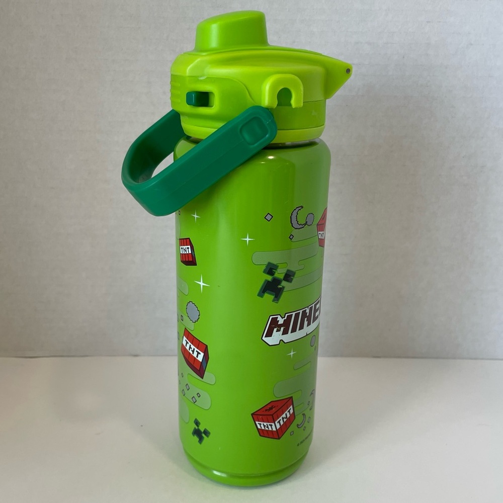 Minecraft water bottle 20 oz straw Zak character cold beverages